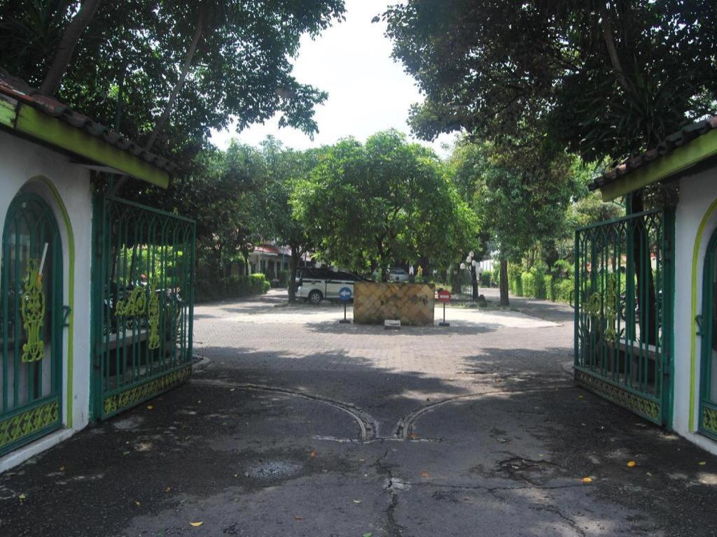 Sadinah Sahid Josodipuro Hotel Colomadu المظهر الخارجي الصورة