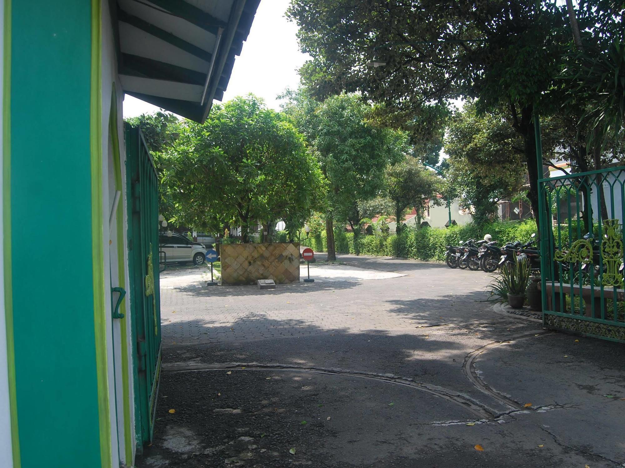 Sadinah Sahid Josodipuro Hotel Colomadu المظهر الخارجي الصورة