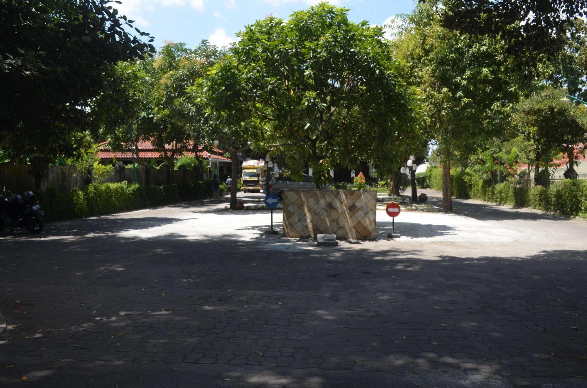 Sadinah Sahid Josodipuro Hotel Colomadu المظهر الخارجي الصورة